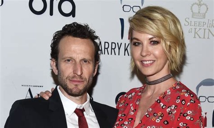 Jenna Elfman credits successful marriage and happiness to controversial