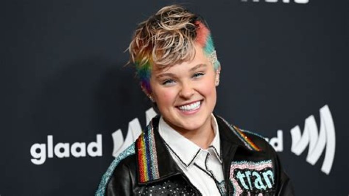 JoJo Siwa confirms reason for split from girlfriend Kylie Prew VT