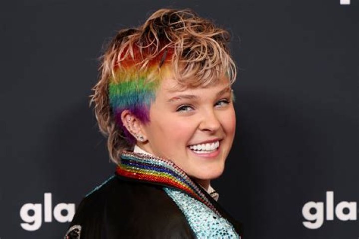JoJo Siwa Dyed Her Hair Brown, and She Looks Totally Different Glamour