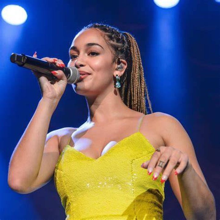Jorja Smith photo gallery 5 high quality pics ThePlace