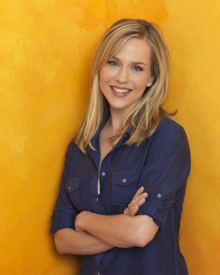 Julie Benz No Ordinary Family at ComicCon! Photo 2469736 Julie