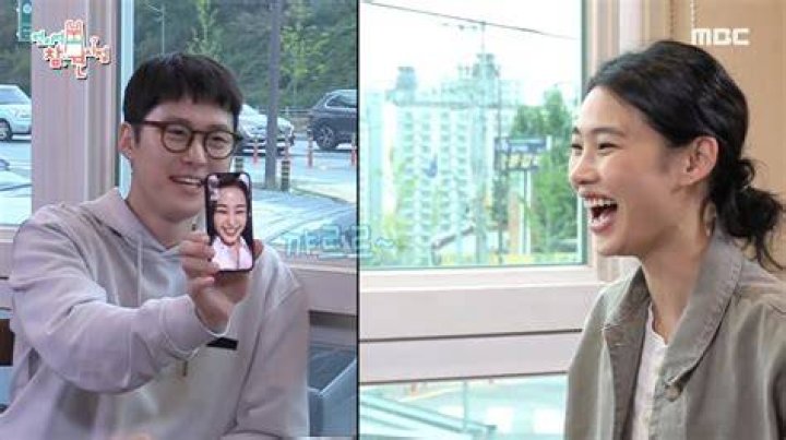 Jung Hoyeon Brother / Gong Myung Reveals He Signed With His Current