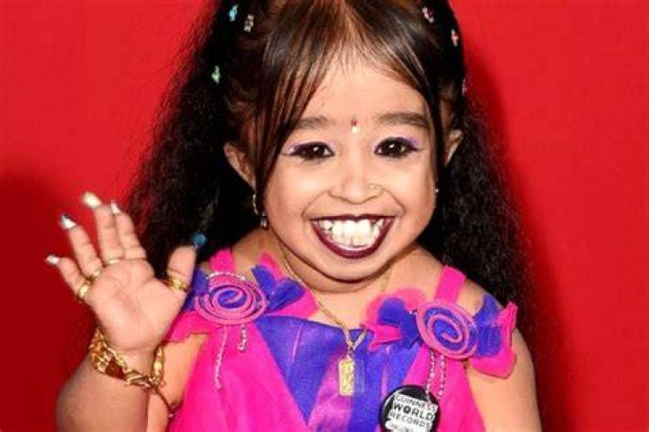 Jyoti Amge Height, Weight, Age, Family, Biography & More &raquo; StarsUnfolded