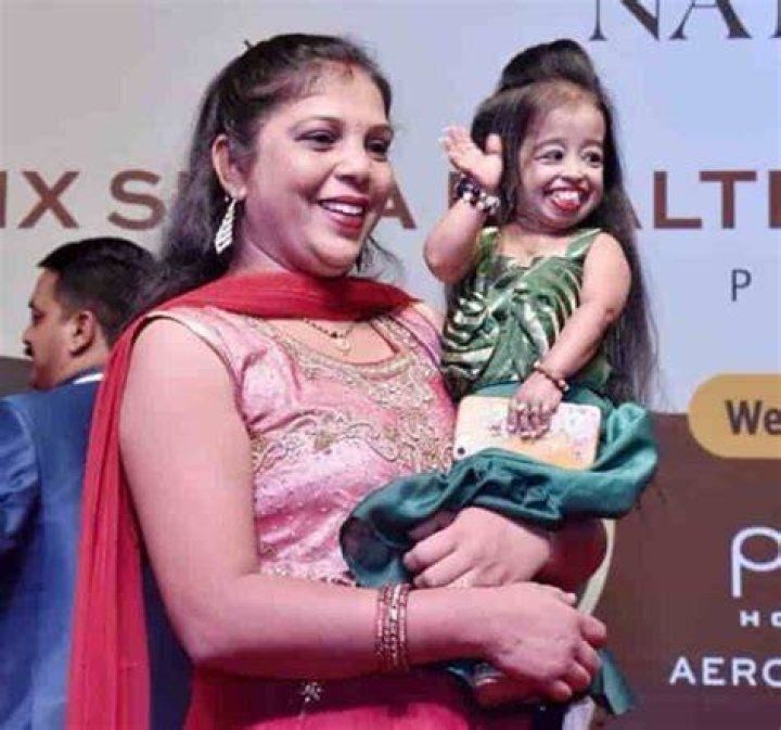 Jyoti Amge, shortest woman alive, making averagesized things look BIG