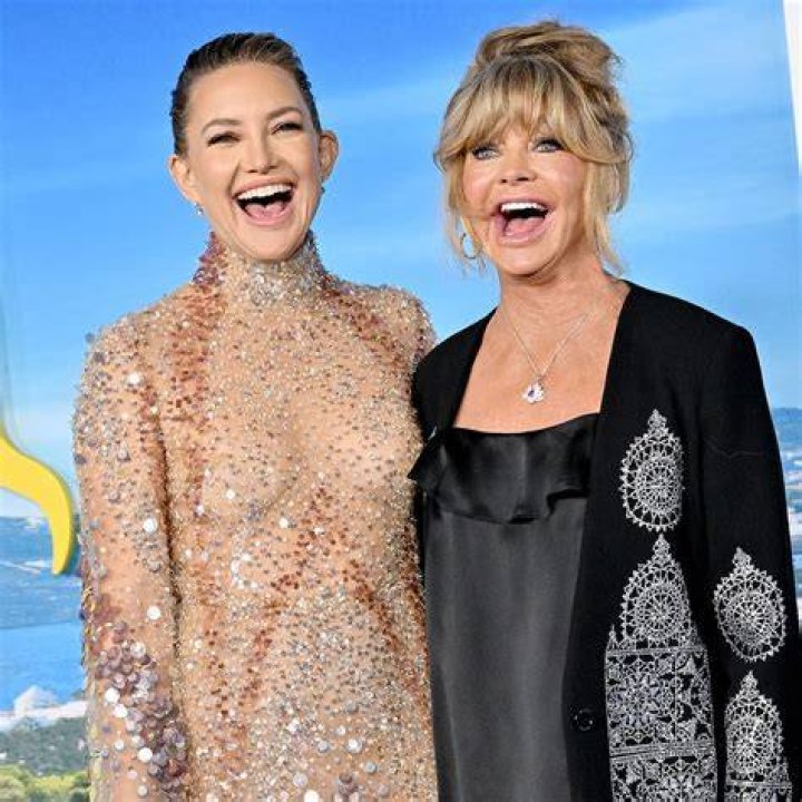 Kate Hudson And Goldie Hawn Are Mom And Daughter Goals Hollywood moms