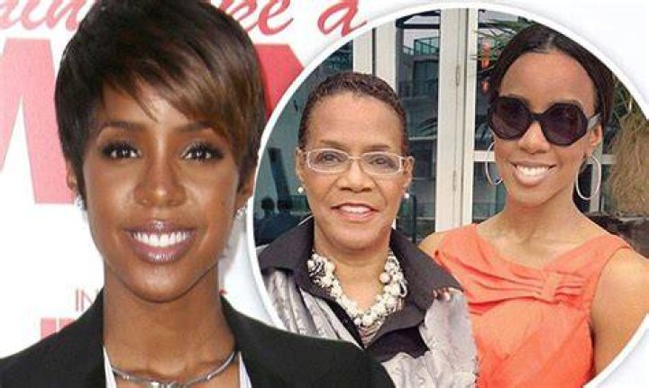 Kelly Rowland with her mother Doris Rowland Garrison in childhood