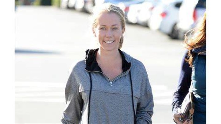 Kendra Wilkinson slams mommy shamers 8 Days