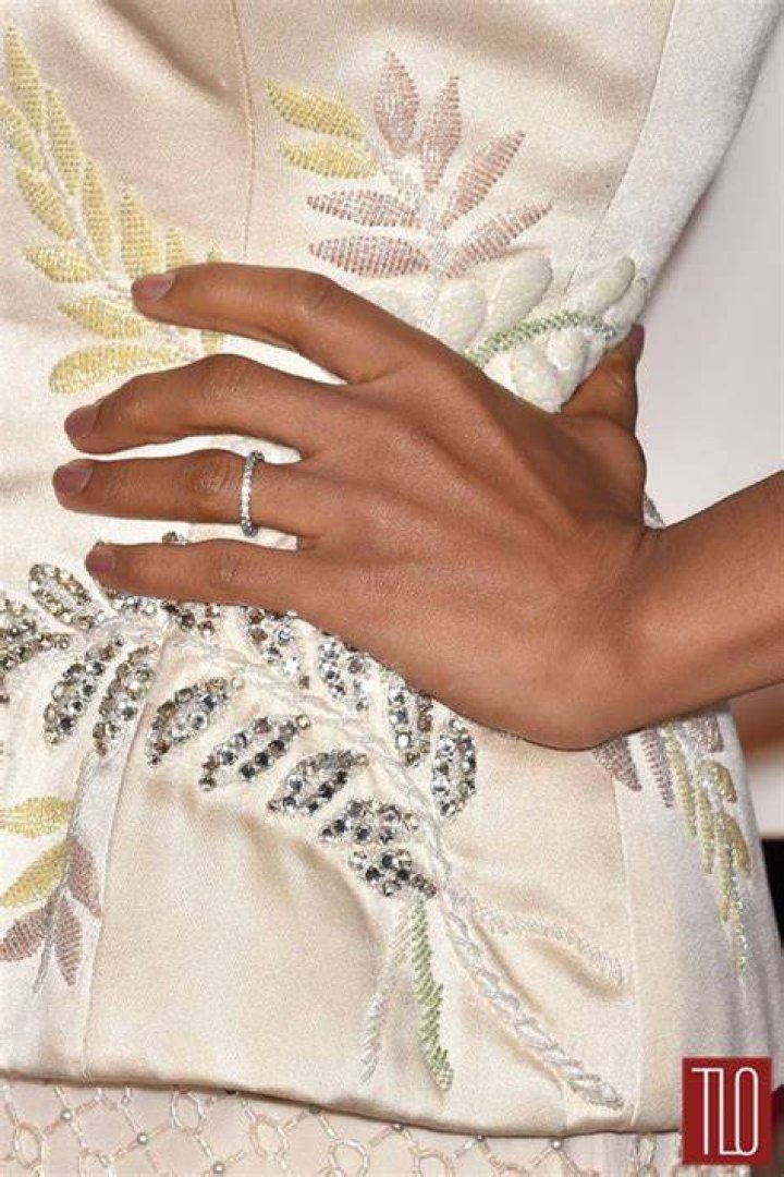 Kerry Washington Wears Wedding Ring To The Emmys, But Her Husband Is A