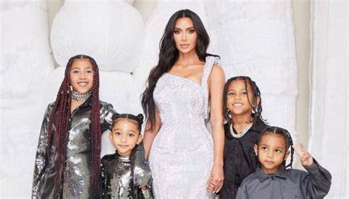 Khlo&eacute; Kardashian Shares Sweet Family Photo of Kardashian Kids 'Whole