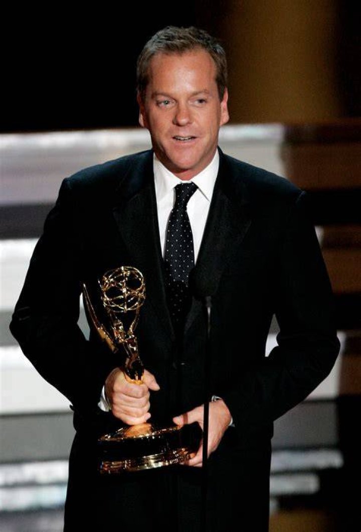 Kiefer Sutherland accepts award for Oustanding Lead Actor in a Drama