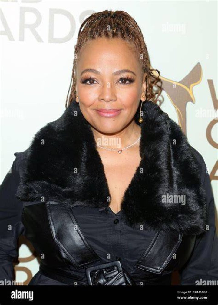 Kim Fields of 'The Facts of Life' Looks Youthful Sporting Curly Hair