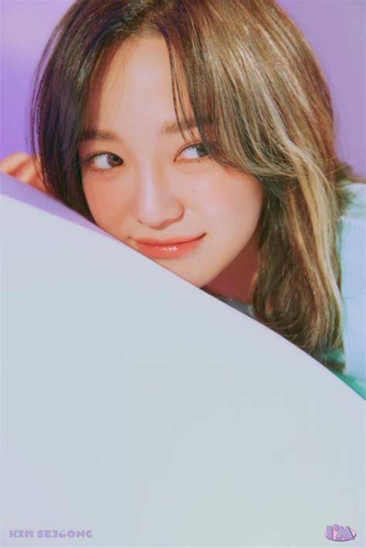 Kim Sejeong Age, Debut, Bio, Wiki, Facts & More Kpop Members Bio