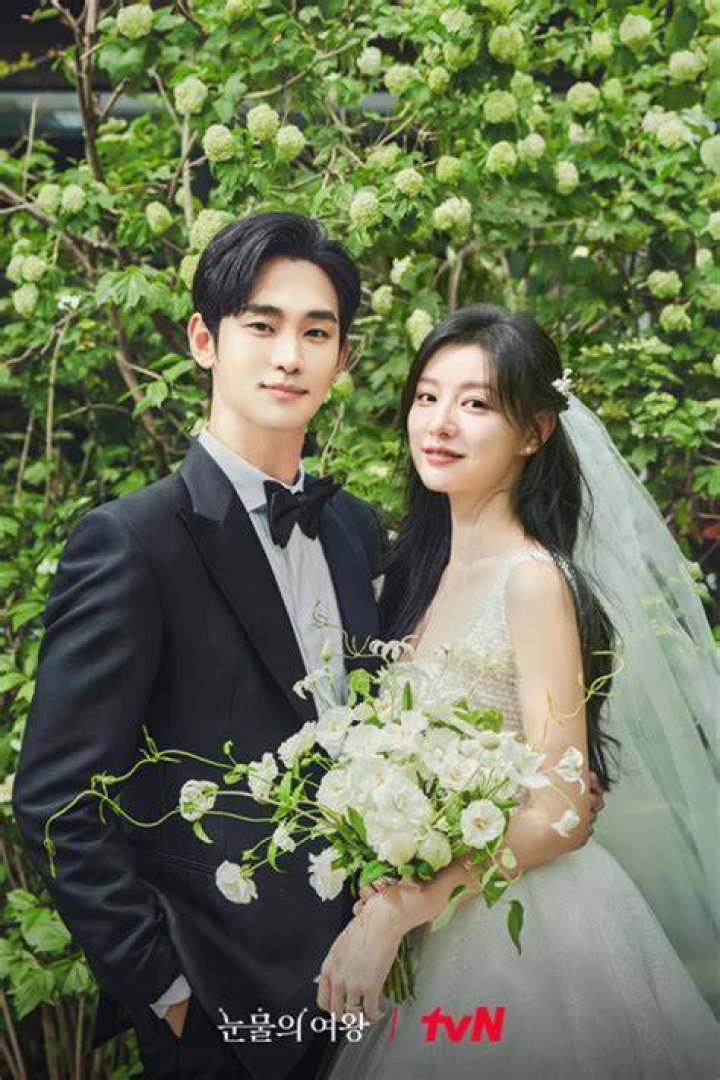 Kim Soo Hyun, Seo Ye Ji i Kim Sae Ron pokazują zdjęcia profilowe w
