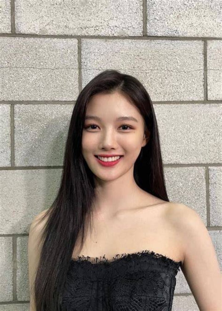 Kim Yoo Jung Height, Weight, Age
