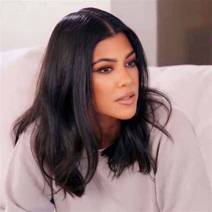 Kourtney Kardashian Cabelo liso curto, Ideias de cabelo, Cores de cabelo