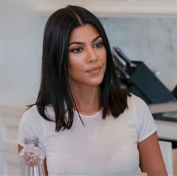 Kourtney Kardashian Sleek short hair, Haircuts straight hair