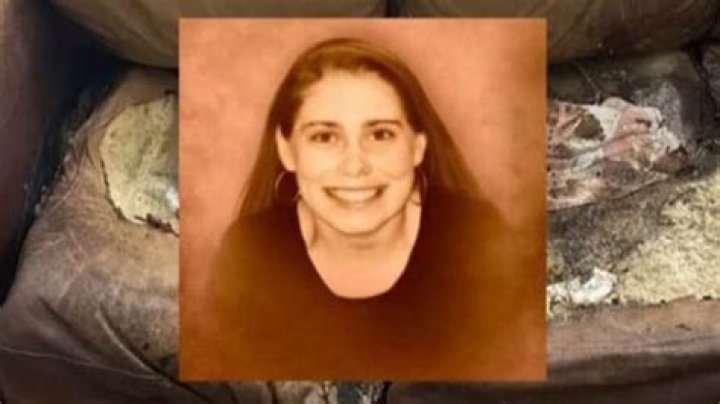 Lacey Fletcher, la mujer que muri&oacute; abandonada 12 a&ntilde;os en un sof&aacute;