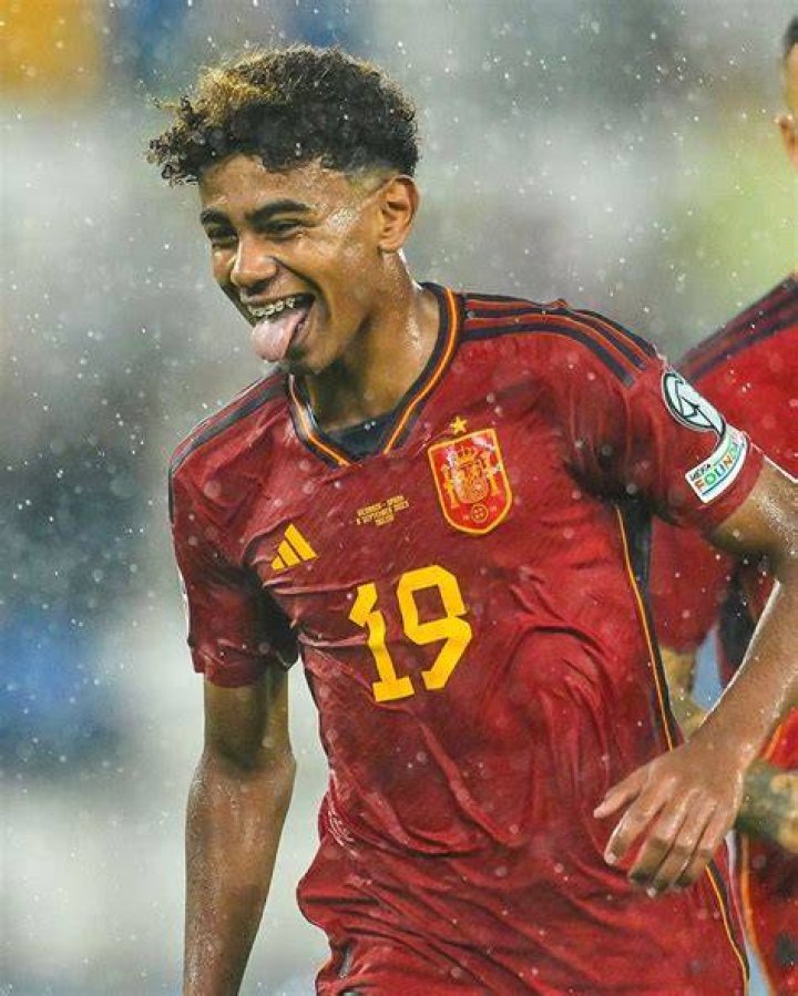 Lamine Yamal shines again as Barcelona turn to &lsquo;fearless&rsquo; 16yearold