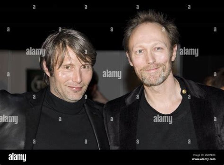 Lars Mikkelsen Height
