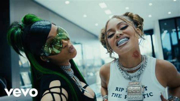 Latto Put It On Da Floor Again (ft. Cardi B) SoMuZay
