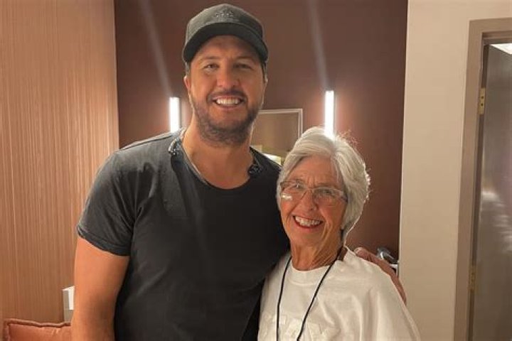 LeClaire Bryan Wiki Luke Bryan mother's age, height, husband, children