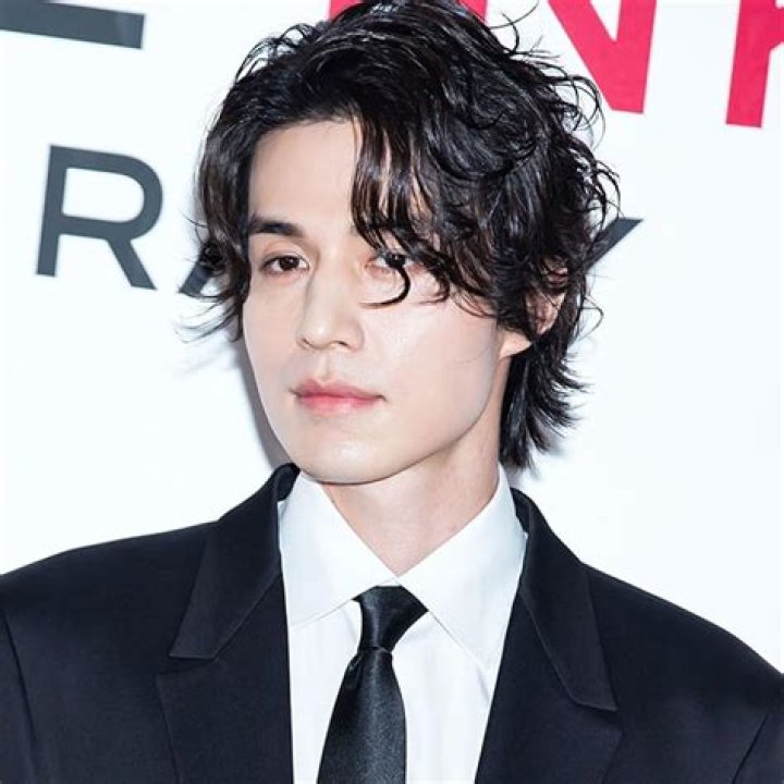 Lee Dongwook Biography Wife, Movies, Age, Net Worth, Instagram
