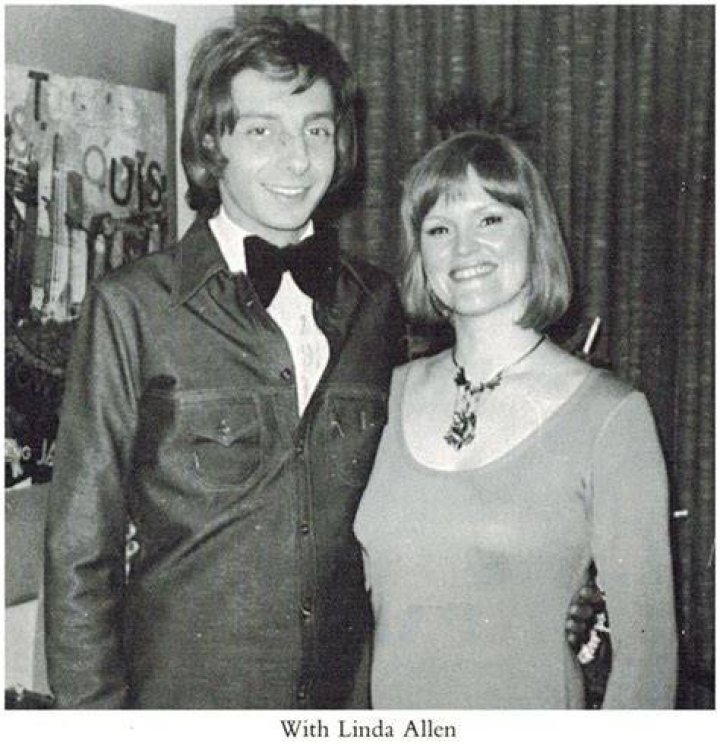 Linda Allen and Barry Manilow , 1979 . Black and white pictures