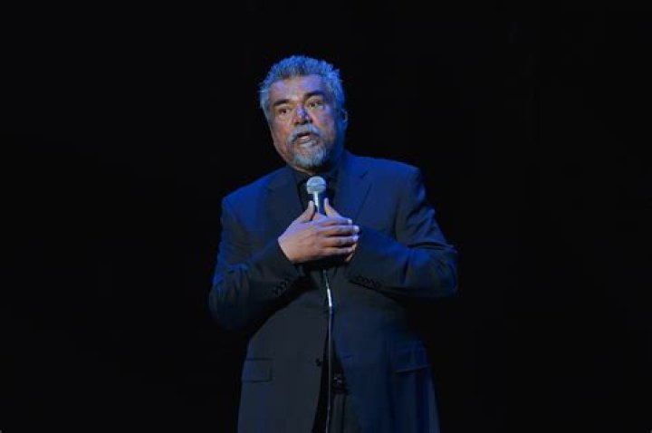 Lopez falls ill on stage, leaves show midset