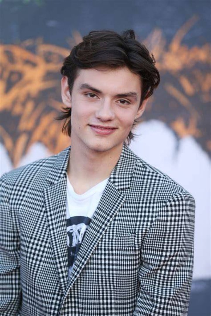 Louis Partridge Birthday