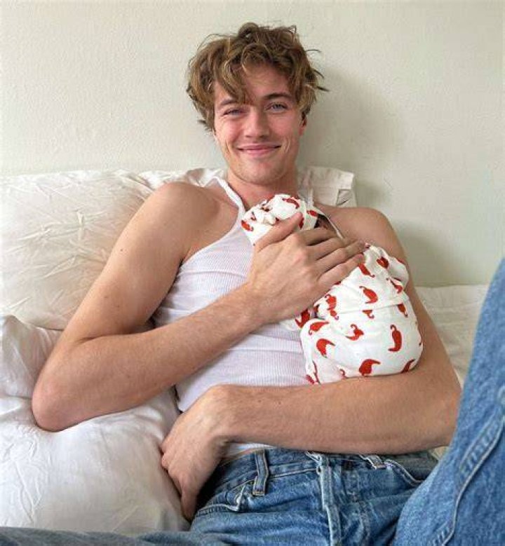 Lucky Blue Smith Shares Photo of Newborn Son Slim Easy