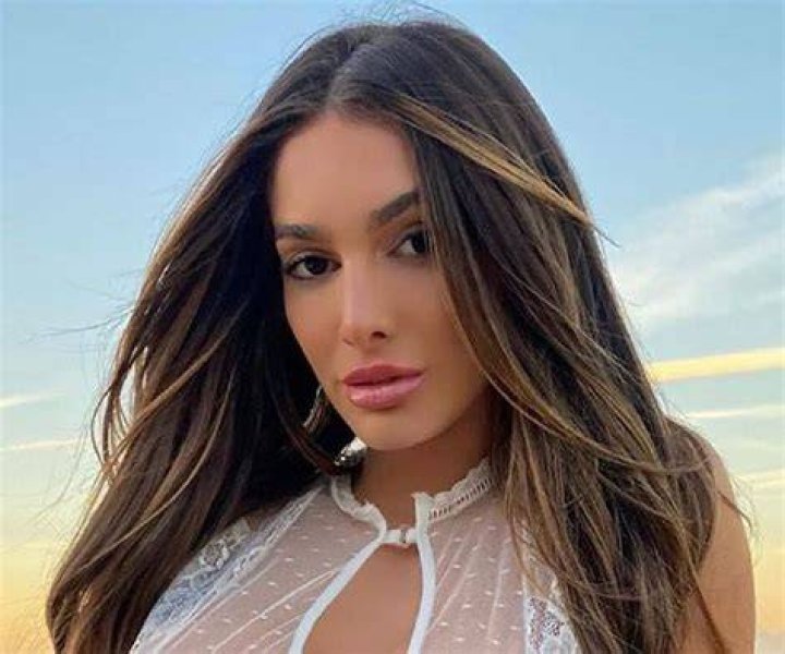 Lyna Perez Amazing Curvy Model Lyna Perez Tiktok lynaritaa Bio
