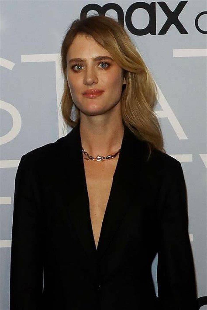 Mackenzie Davis Latest News, Updates, Photos and Videos Yahoo