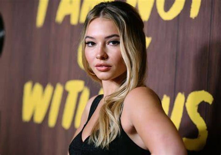 Madelyn Cline BIo, Wiki, Age, Height, Parents, Boyfriend, Outer Banks