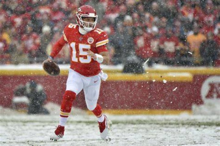 Mahomes flourishes in snow as Chiefs keep winning The Seattle Times