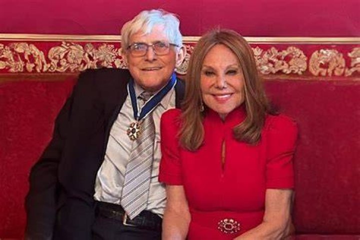 Marlo Thomas and Phil Donahue talk about their new podcast