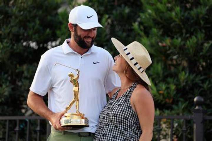 Masters leader Scottie Scheffler, wife Meredith's first child due soon