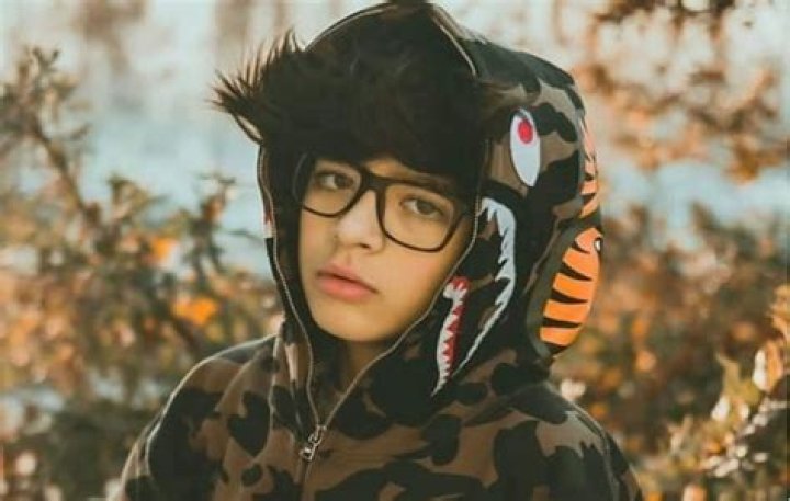 Max Valenzuela Age, Net Worth, Girlfriend, Family, Height and Biography