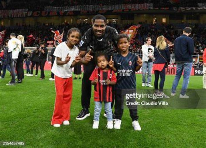 Mike Maignan's Family: Unveiling The Support System Behind The Goalkeeper