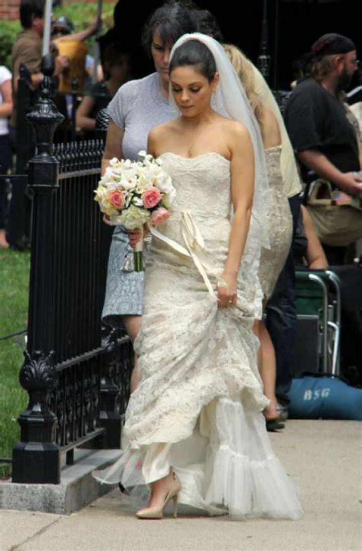 Mila Kunis??? Wedding Dress Mila Kunis, Ashton Kutcher, Celebrity