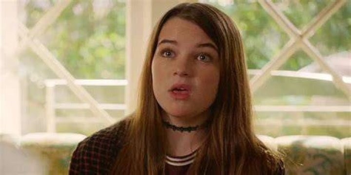 Missy Actress Reunites With In Emotional Young Sheldon Video