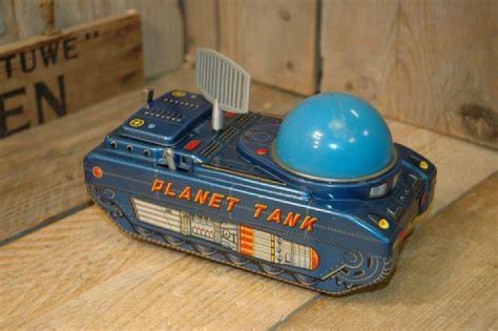 Modern Toys Tank Vintage Spacetoys