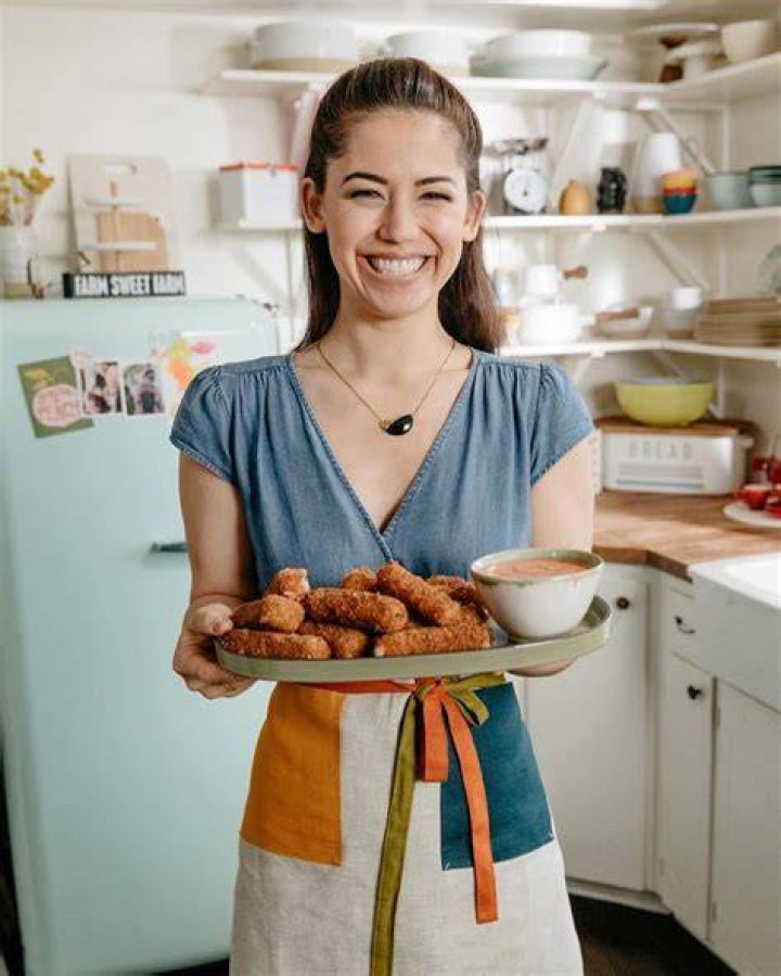 Molly Yeh's Pregnancy Rumors Explored