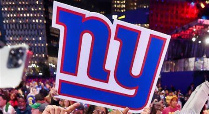 New York Giants Sign Former Cowboys Center Joe Looney to Boost Interior