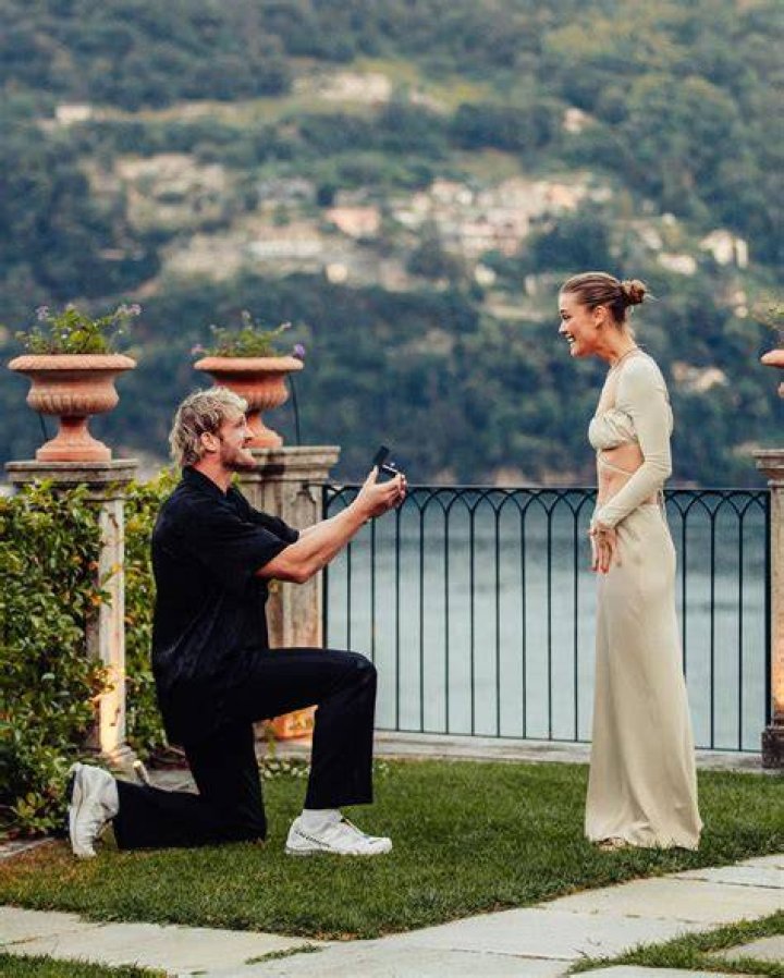 Nina Agdal Announces Engagement to Personality Logan Paul si