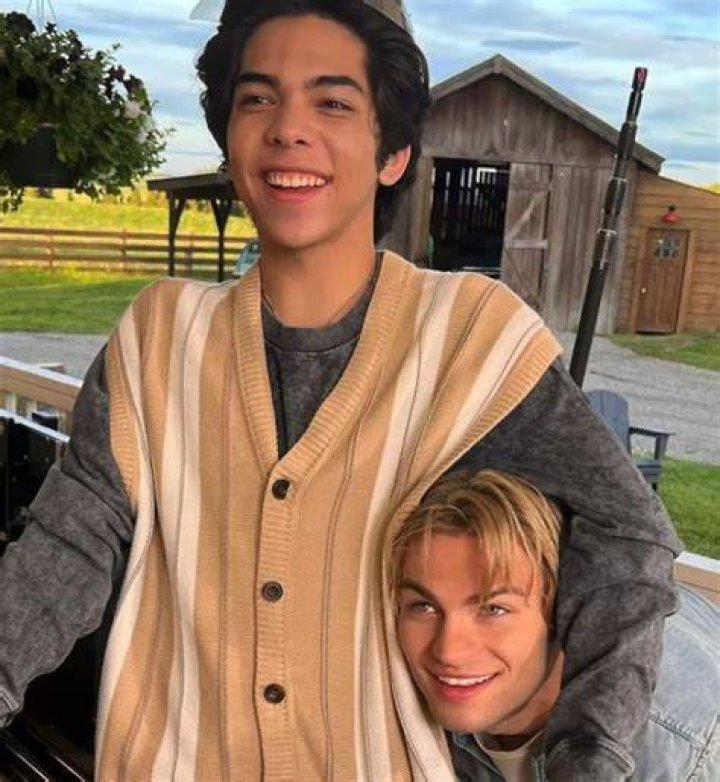 noah lalonde and isaac arellanes Boys, Cute celebrities, Hottest guy ever