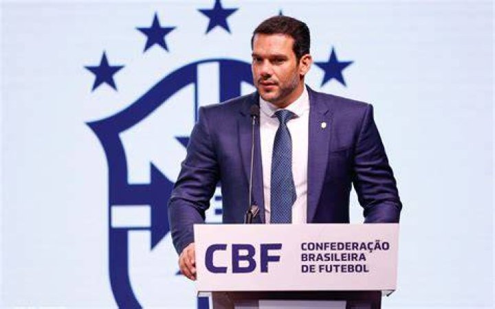 O presidente da S&eacute;rvia tem 2m de altura OwO IGN Boards