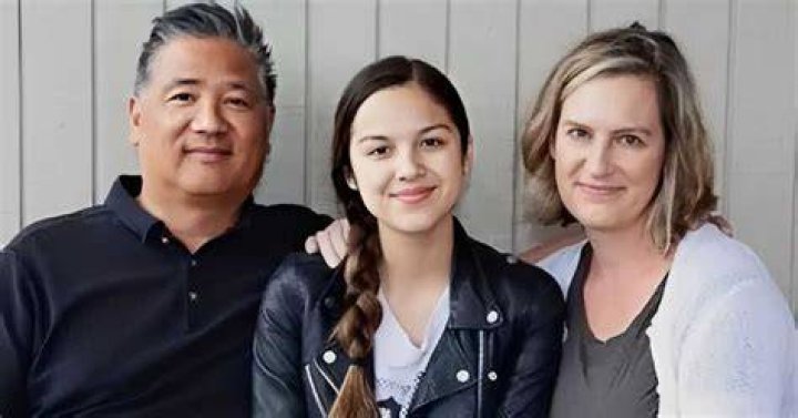 Olivia Rodrigo siblings, mother, father friendly family BHW