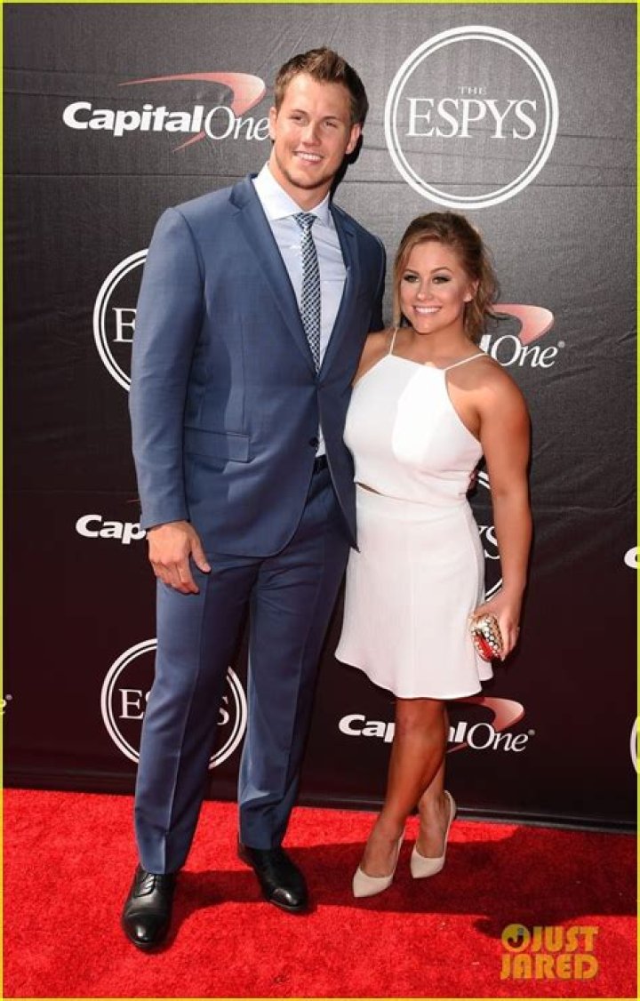 Olympian Shawn Johnson Marries NFL Player Boyfriend Andrew East
