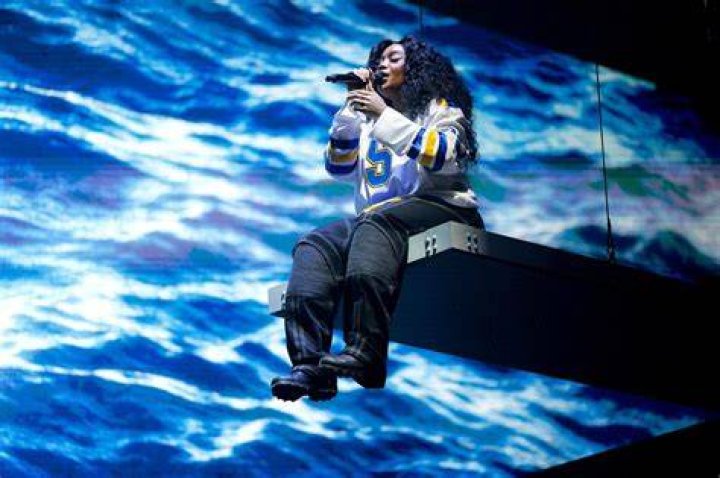 On Her SOS Tour, SZA Makes Small Feelings Huge The New York Times