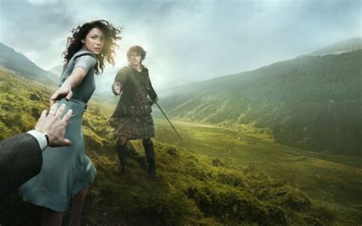 Outlander's Sam Heughan Rocks a Kilt at ComicCon with Caitriona Balfe